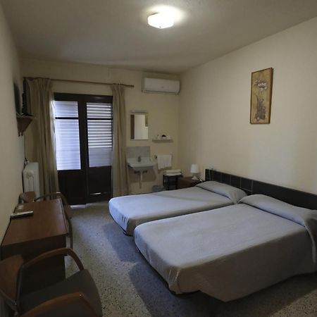 Hotel Pensio Fluvia Báscara Esterno foto