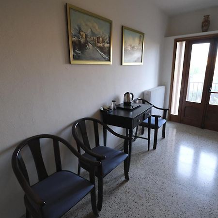 Hotel Pensio Fluvia Báscara Esterno foto