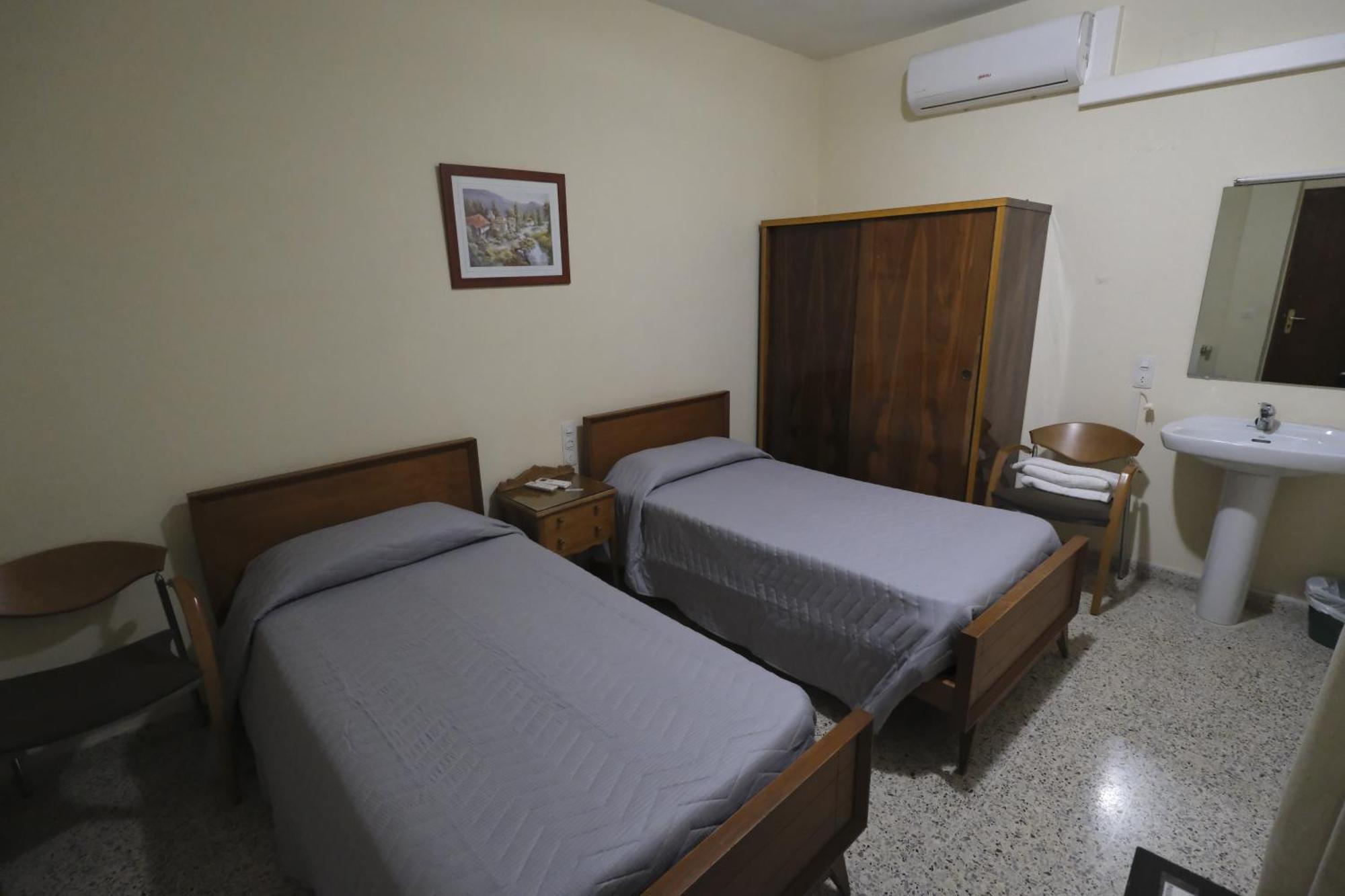 Hotel Pensio Fluvia Báscara Esterno foto
