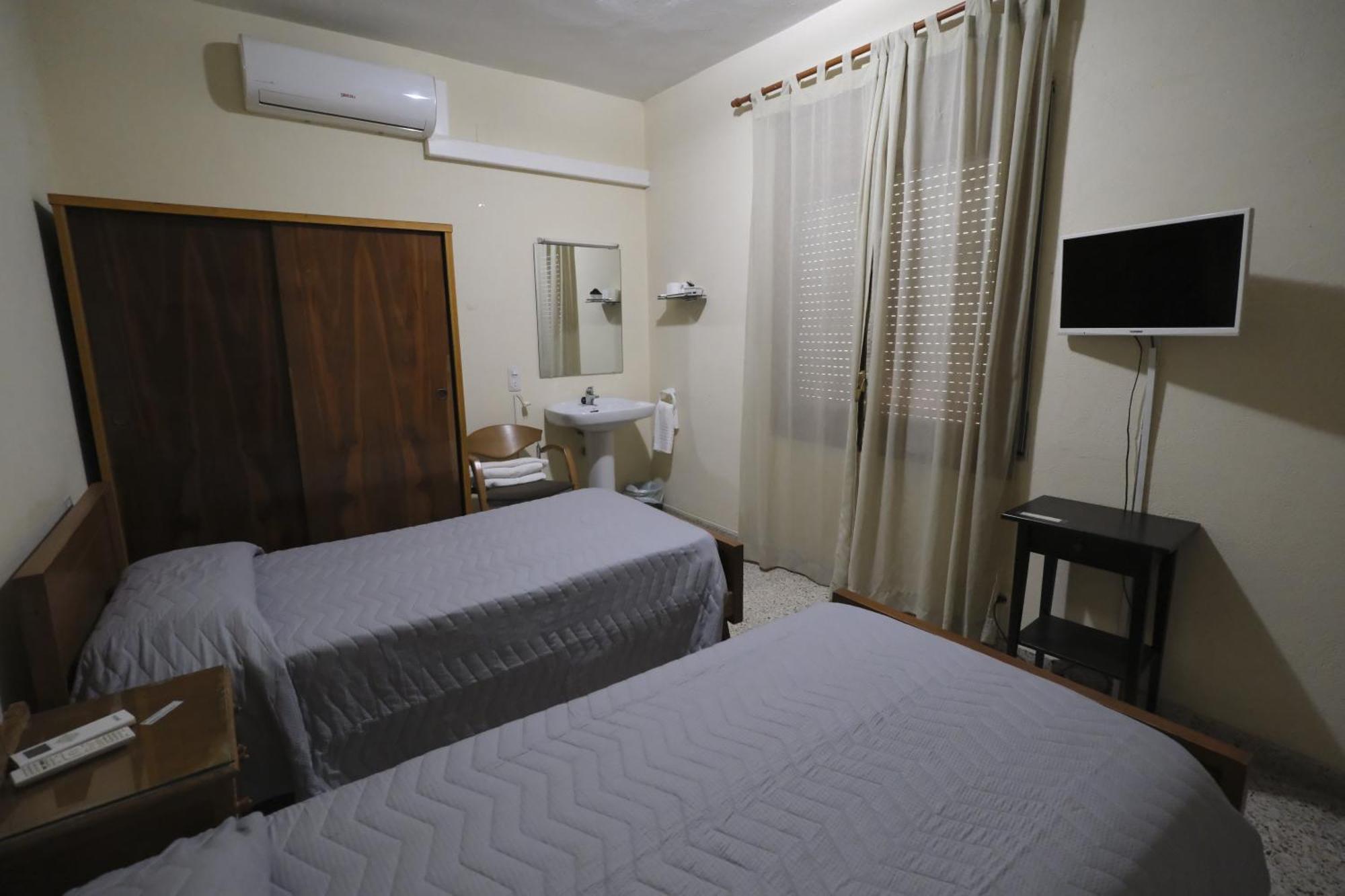 Hotel Pensio Fluvia Báscara Esterno foto